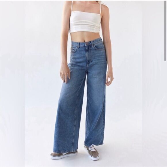 BDG Women's Wide Leg High Waist Skater 90s Loose Fit Baggy Jeans Size 26 NWT - Picture 1 of 8